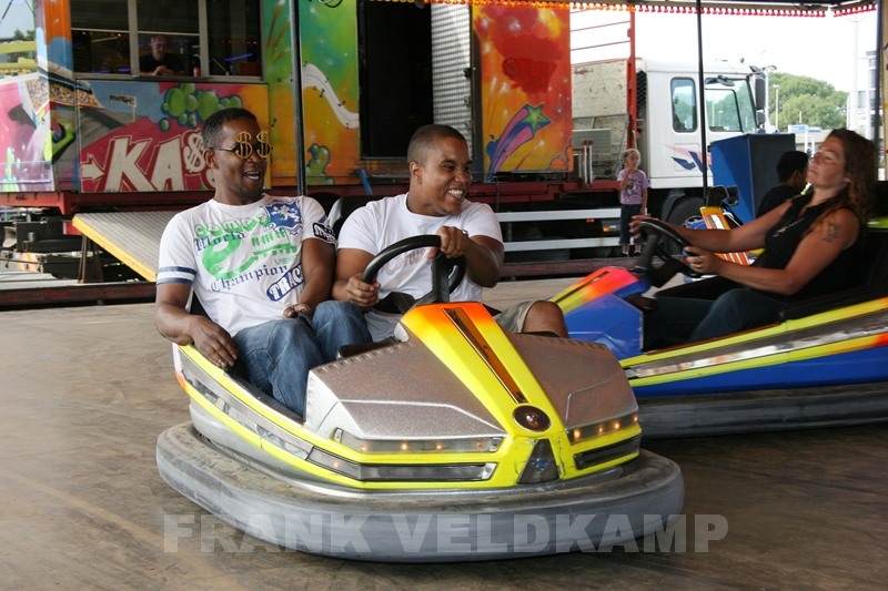 Foto's autoscooter Eckelboom, transport, opbouw en kermisplezier